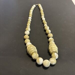 Vintage Graduated Banded Agate Bead Necklace with Rectangular Box Clasp